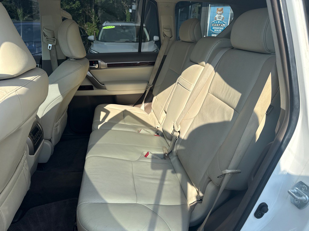 2016 Lexus GX Image 14