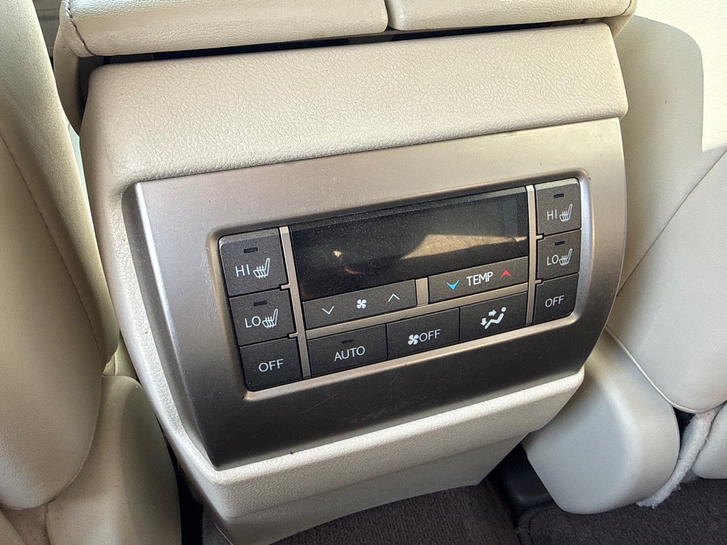 2016 Lexus GX Image 17