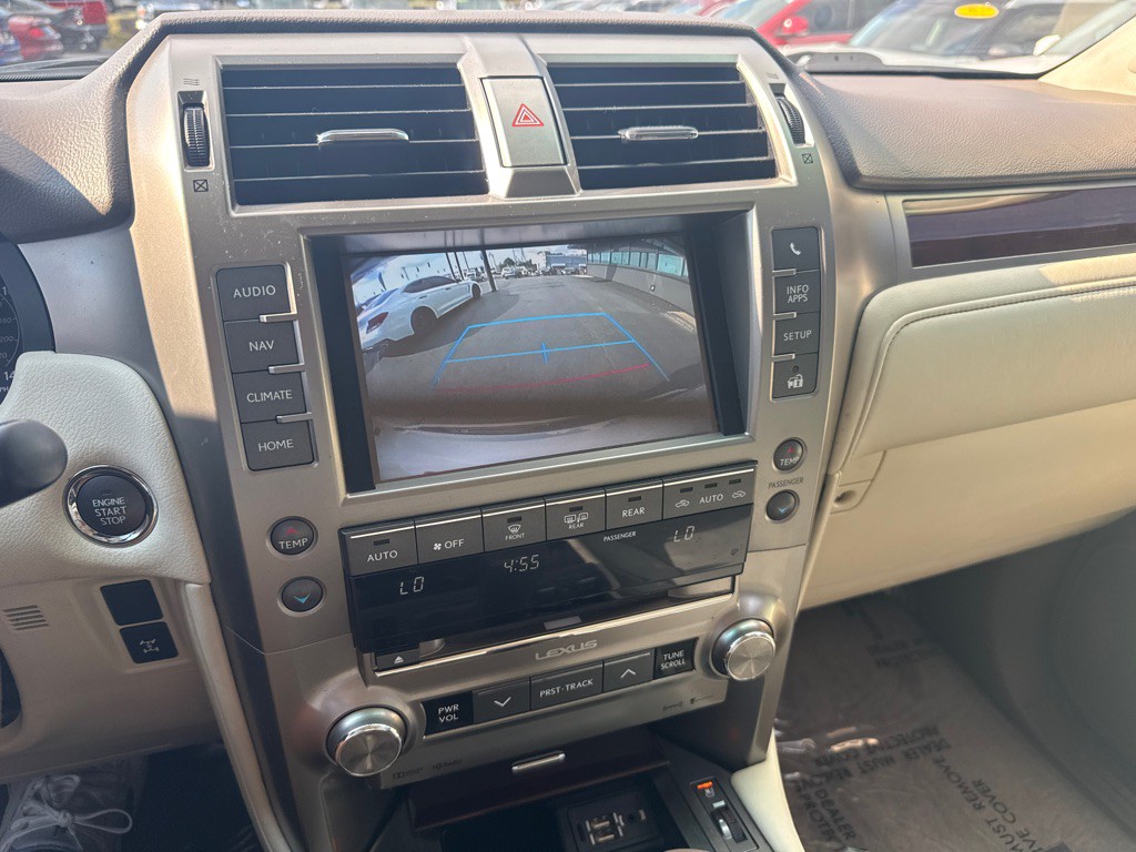 2016 Lexus GX Image 19