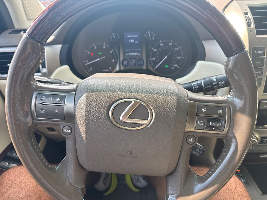 2016 Lexus GX Image 23