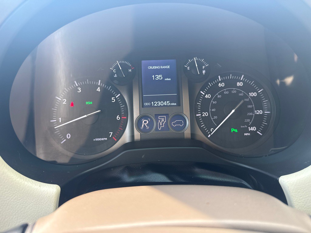 2016 Lexus GX Image 24