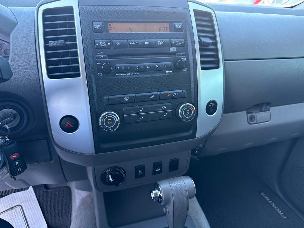 2012 Nissan Frontier Image 17
