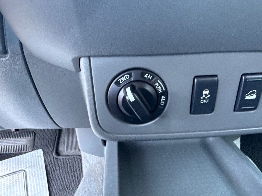 2012 Nissan Frontier Image 18