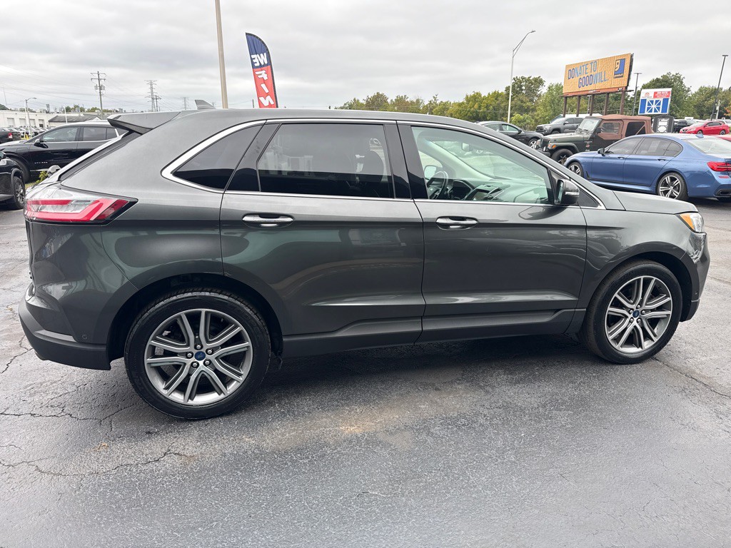 2019 Ford Edge Image 8