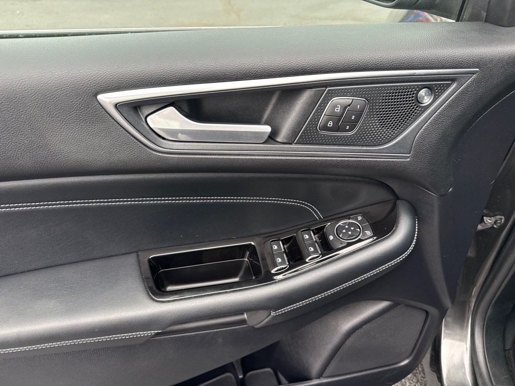 2019 Ford Edge Image 13
