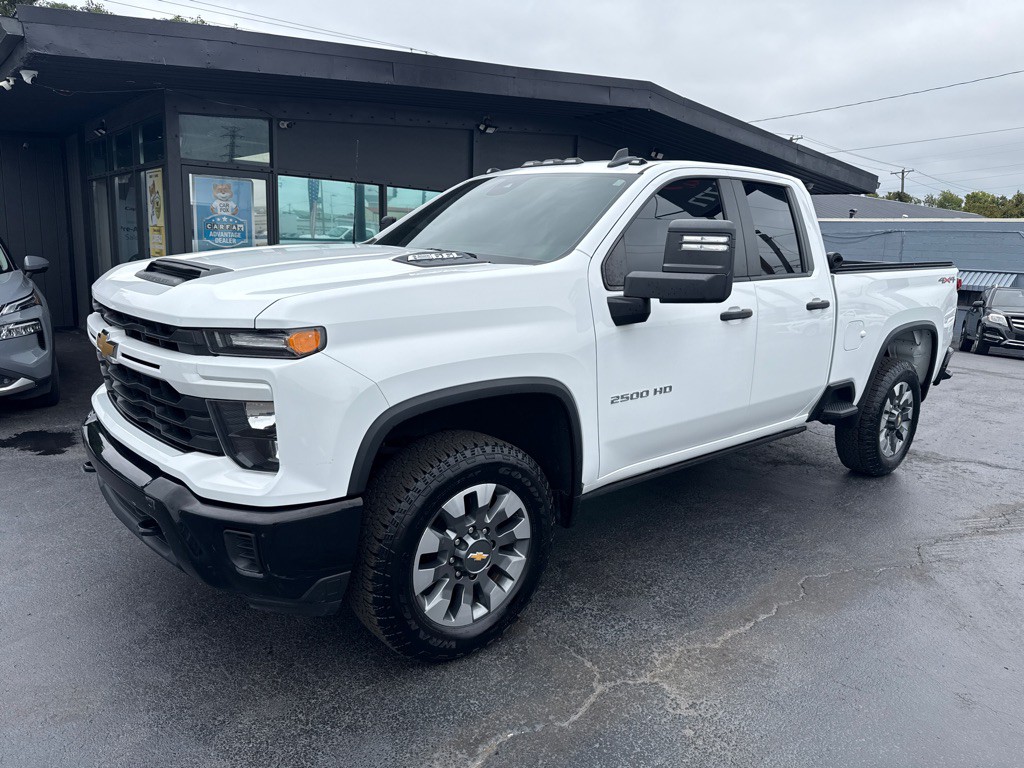 2024 Chevrolet Silverado 1500 Image 1