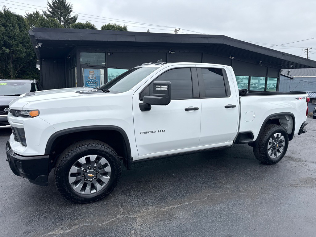 2024 Chevrolet Silverado 1500 Image 2