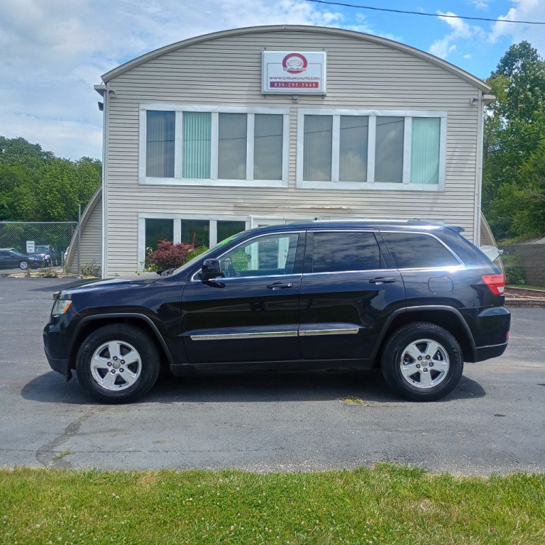 2011 Jeep Grand Cherokee Image 2