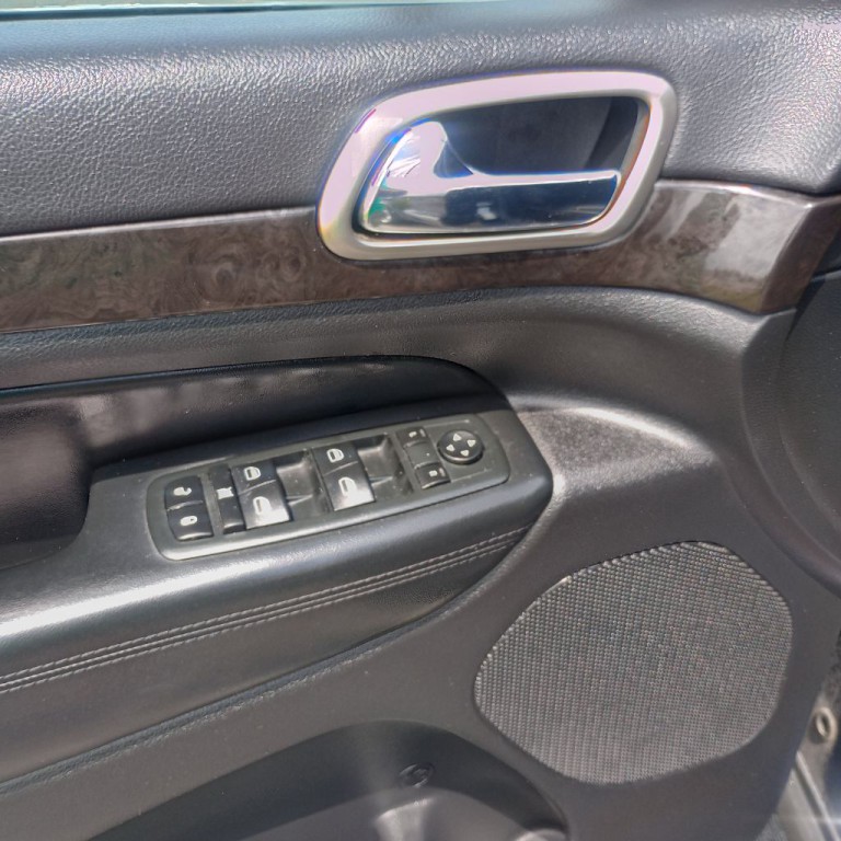 2011 Jeep Grand Cherokee Image 12