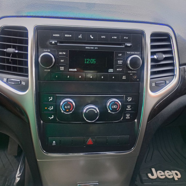 2011 Jeep Grand Cherokee Image 13