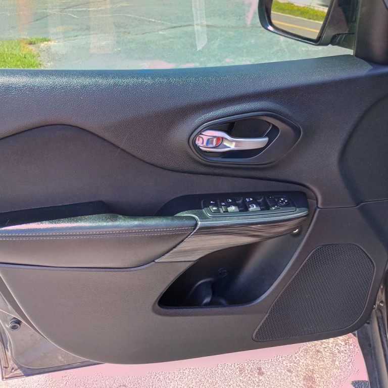 2016 Jeep Cherokee Image 11