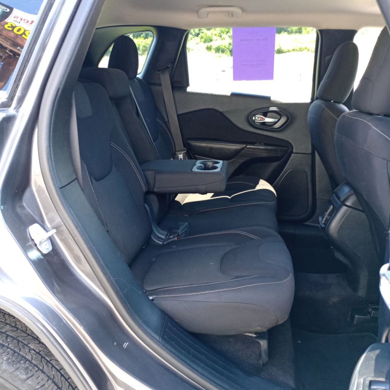 2016 Jeep Cherokee Image 19
