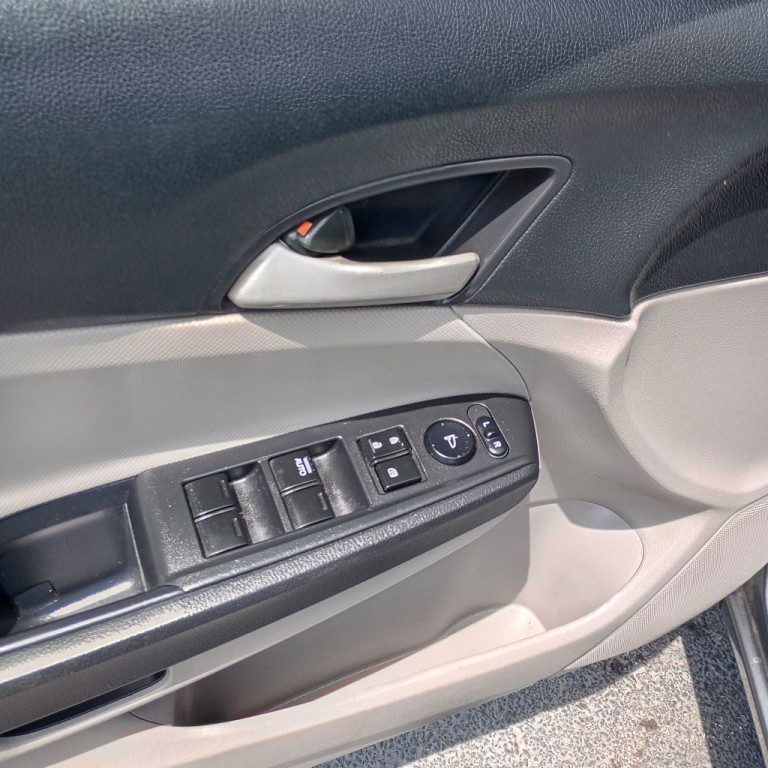 2012 Honda Accord Image 12
