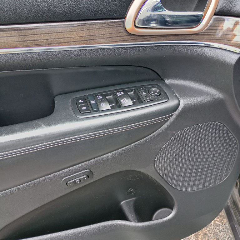2017 Jeep Grand Cherokee Image 12