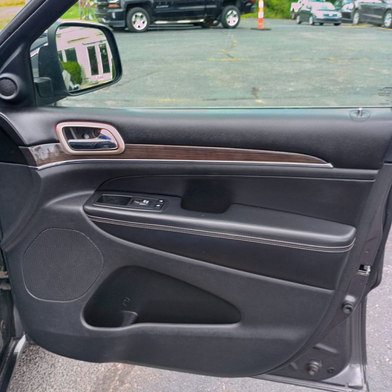 2017 Jeep Grand Cherokee Image 23
