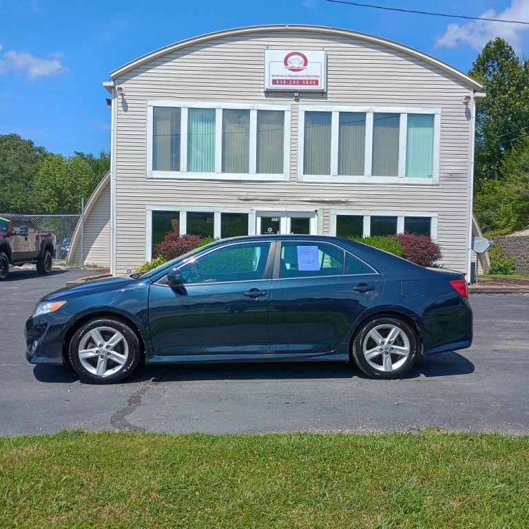 2014 Toyota Camry Image 2