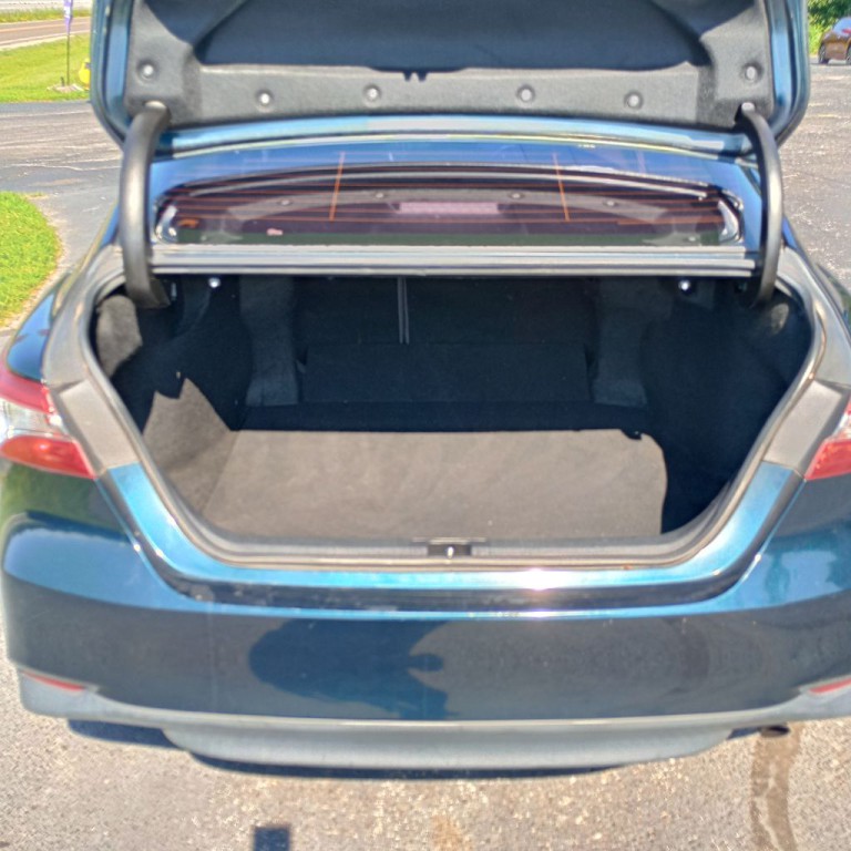 2018 Toyota Camry Image 16
