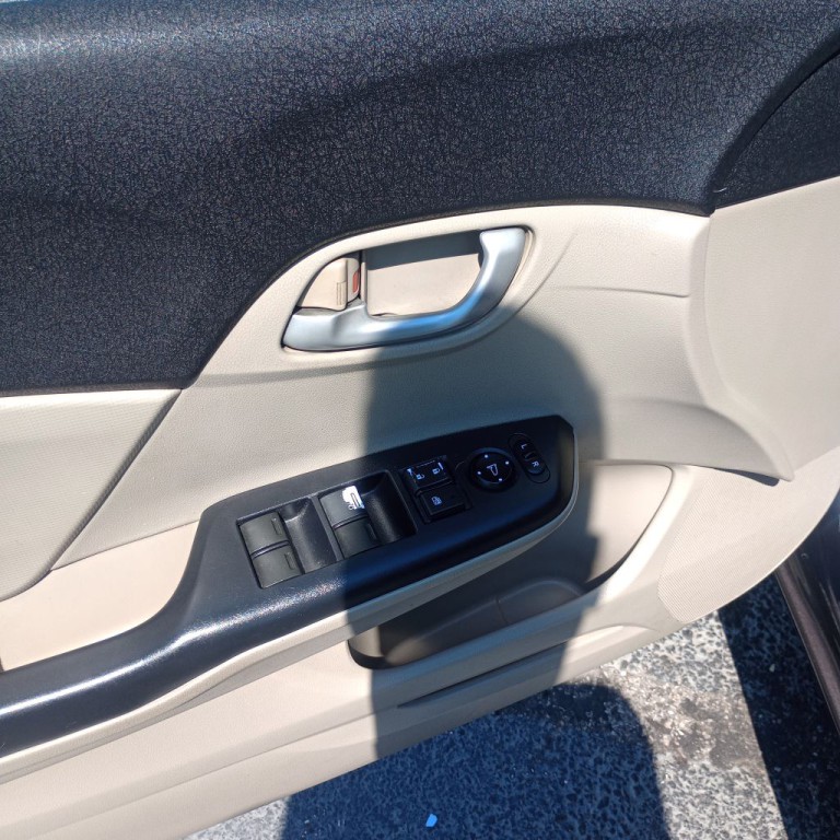 2012 Honda Civic Image 12