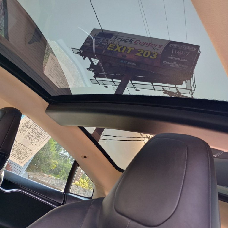 2013 Tesla Model S Image 16