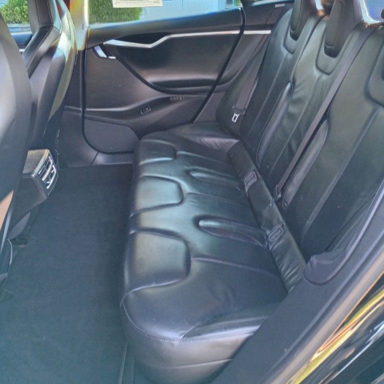 2013 Tesla Model S Image 18
