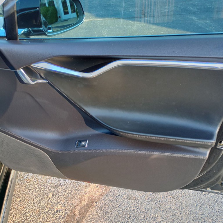 2013 Tesla Model S Image 24