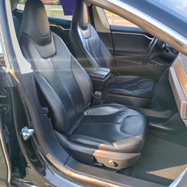 2013 Tesla Model S Image 25