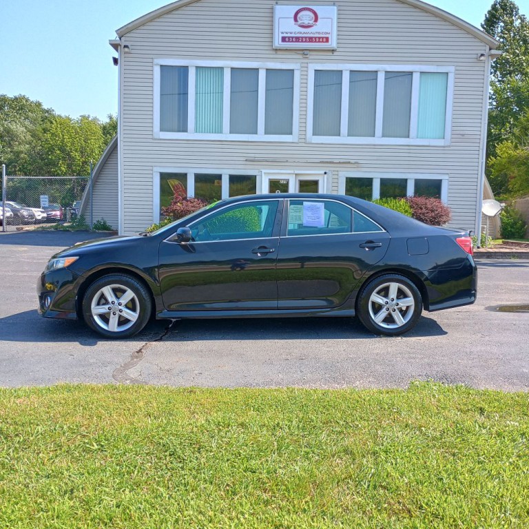 2012 Toyota Camry Image 2