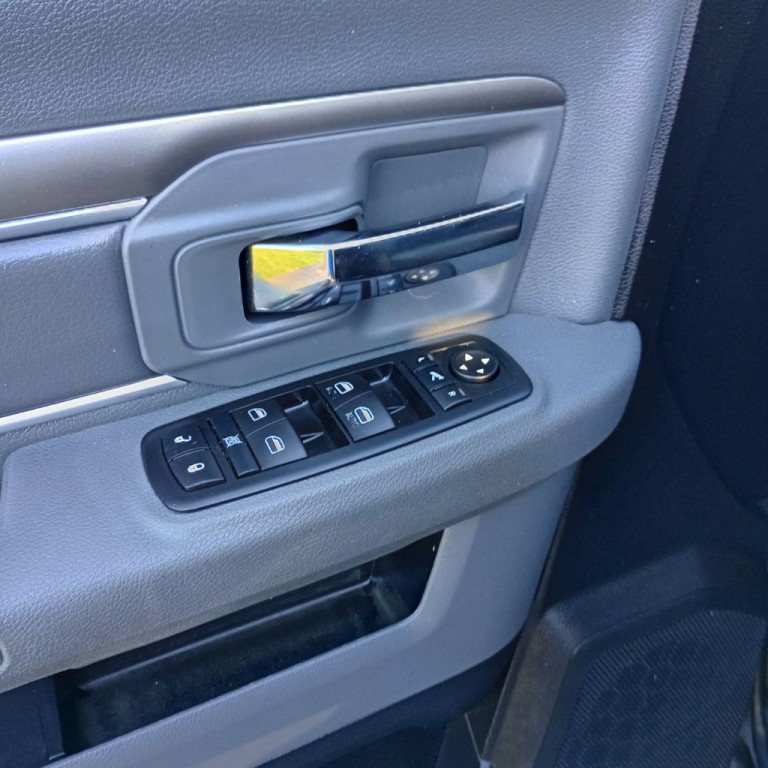 2015 RAM 1500 Image 12