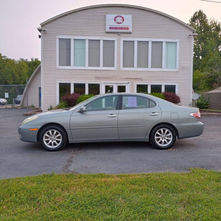 2004 Lexus ES Image 2