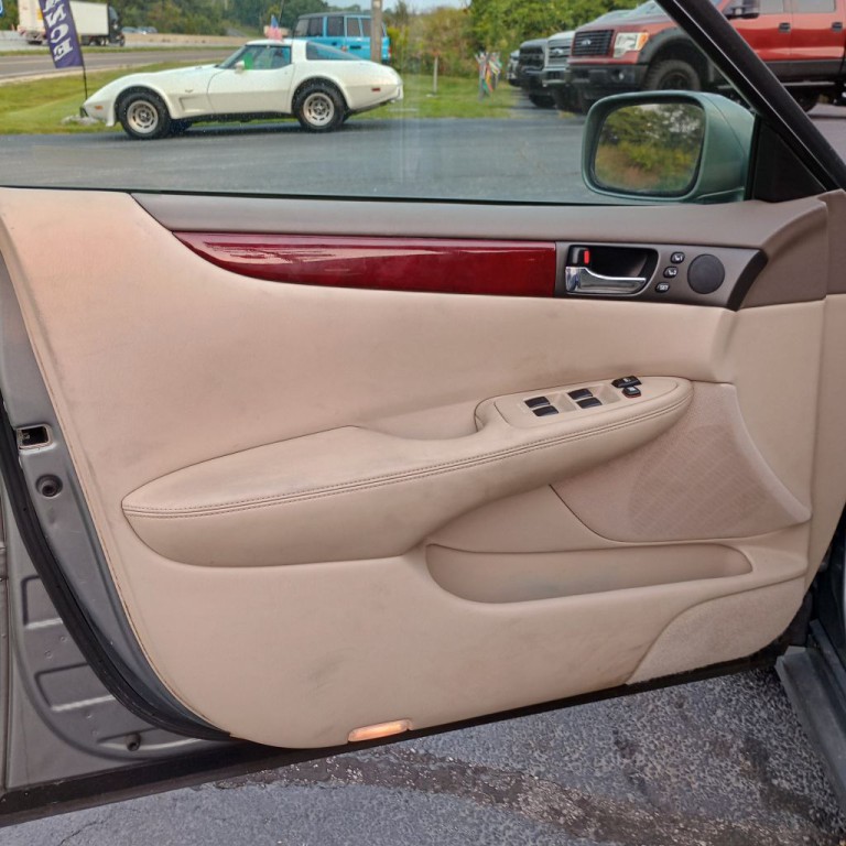 2004 Lexus ES Image 11