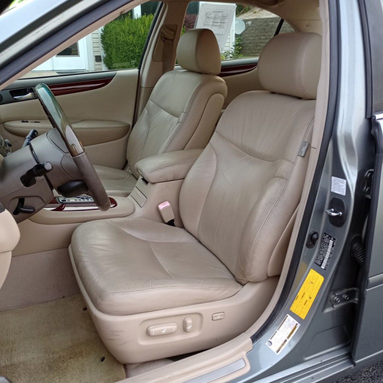 2004 Lexus ES Image 12