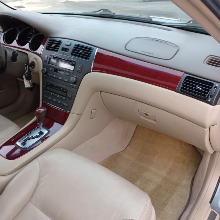 2004 Lexus ES Image 19