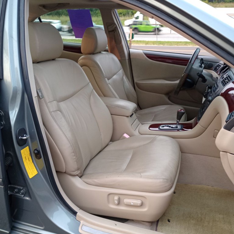 2004 Lexus ES Image 21