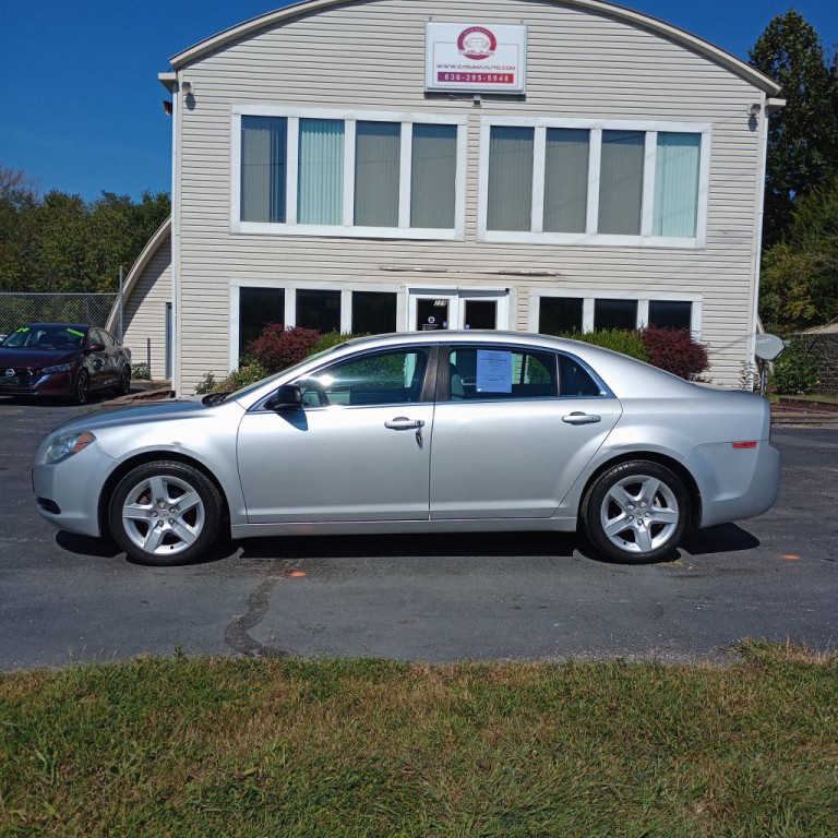 2011 Chevrolet Malibu Image 2