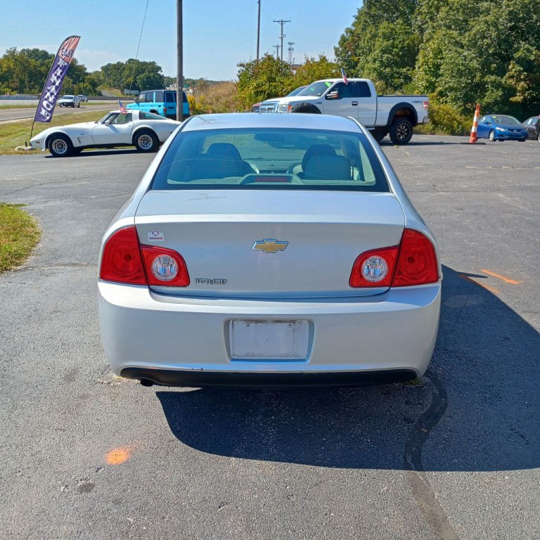 2011 Chevrolet Malibu Image 4