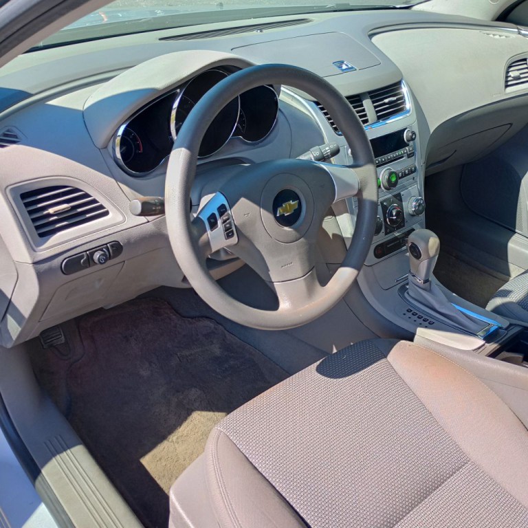 2011 Chevrolet Malibu Image 9