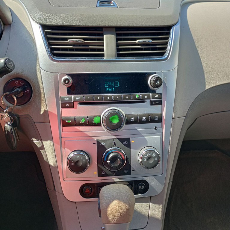 2011 Chevrolet Malibu Image 13