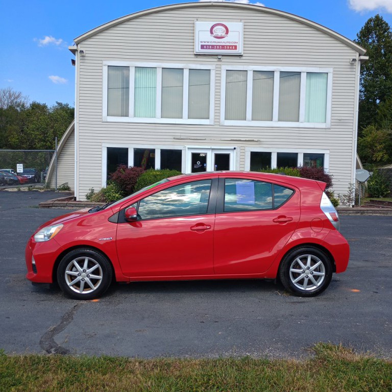 2013 Toyota Prius Image 2