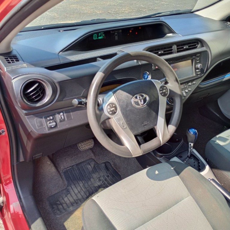 2013 Toyota Prius Image 9
