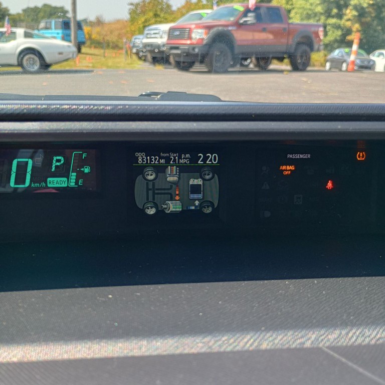 2013 Toyota Prius Image 10