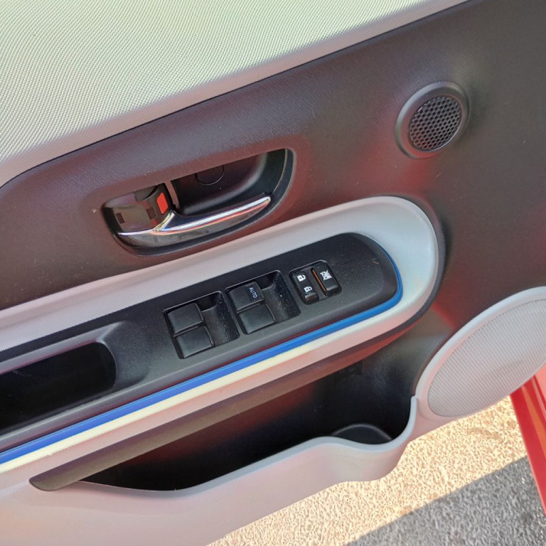2013 Toyota Prius Image 12