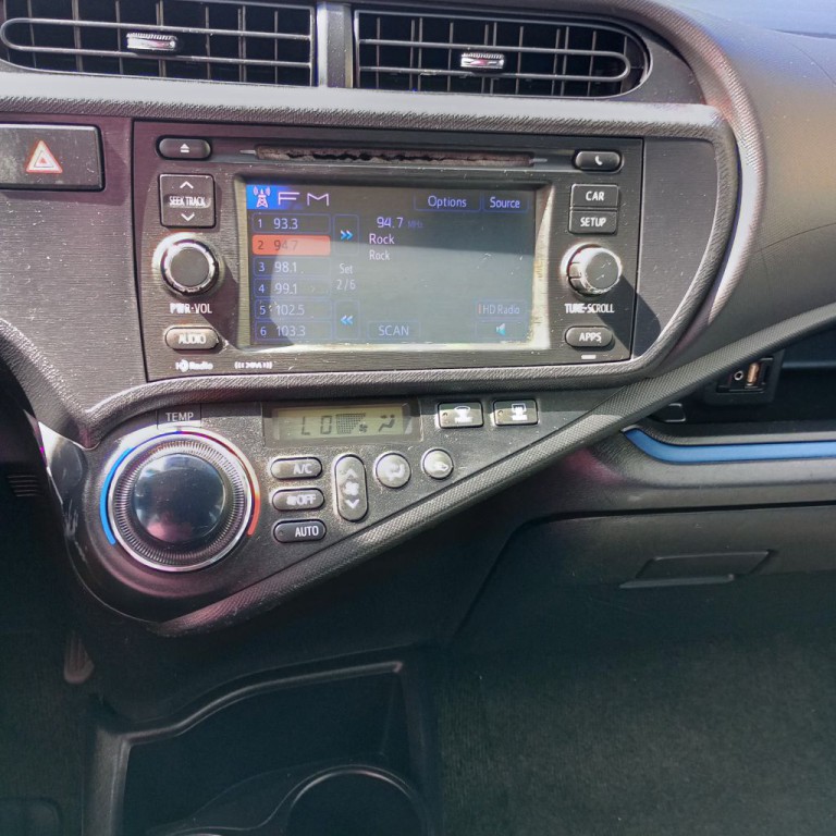 2013 Toyota Prius Image 13