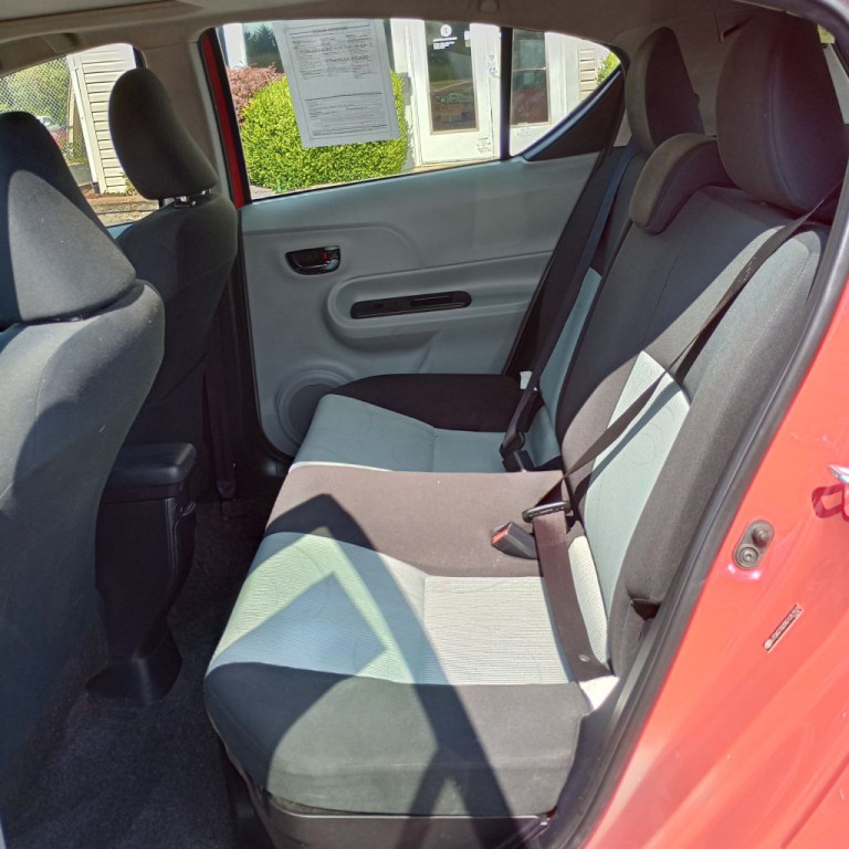 2013 Toyota Prius Image 17