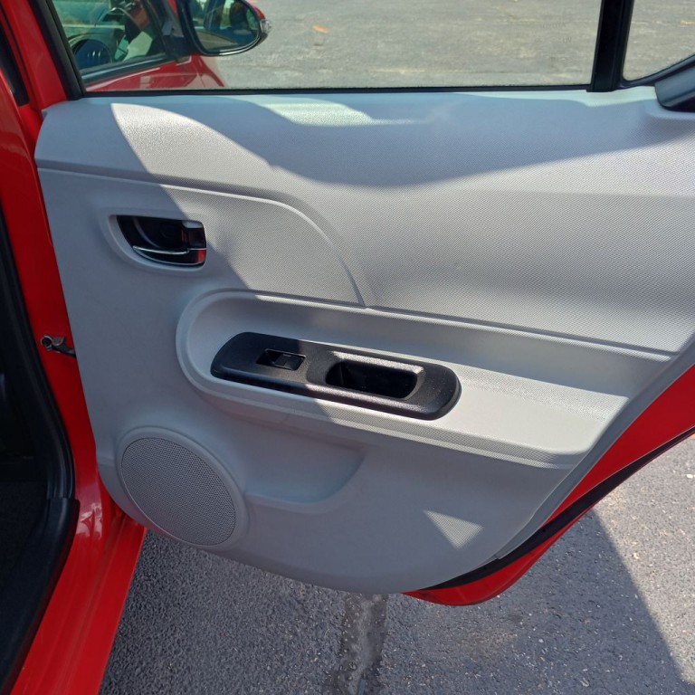 2013 Toyota Prius Image 19