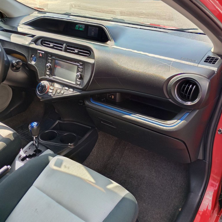 2013 Toyota Prius Image 21
