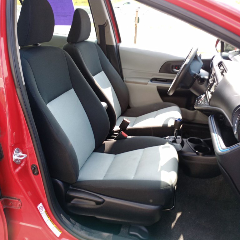 2013 Toyota Prius Image 23