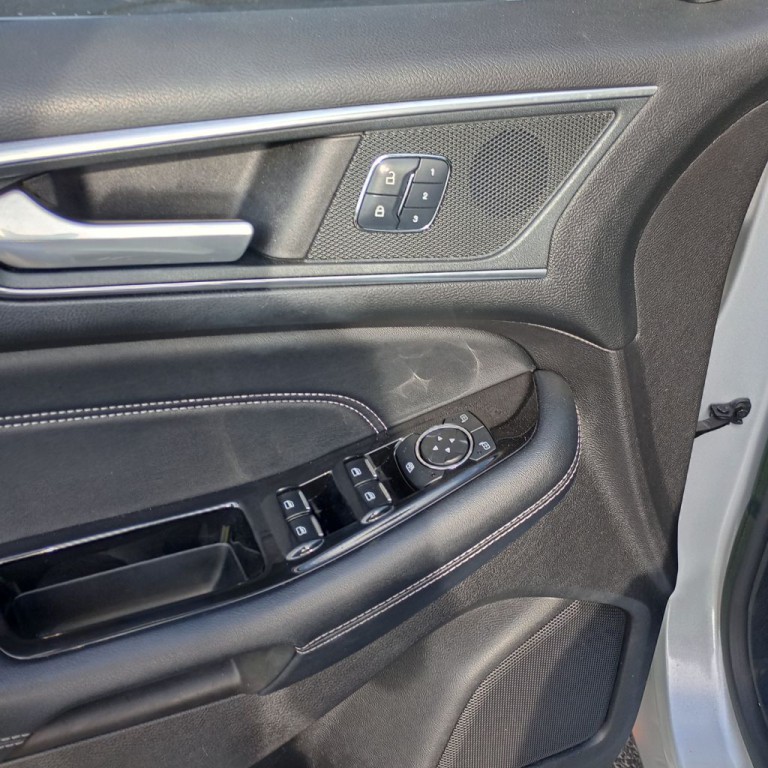 2018 Ford Edge Image 12