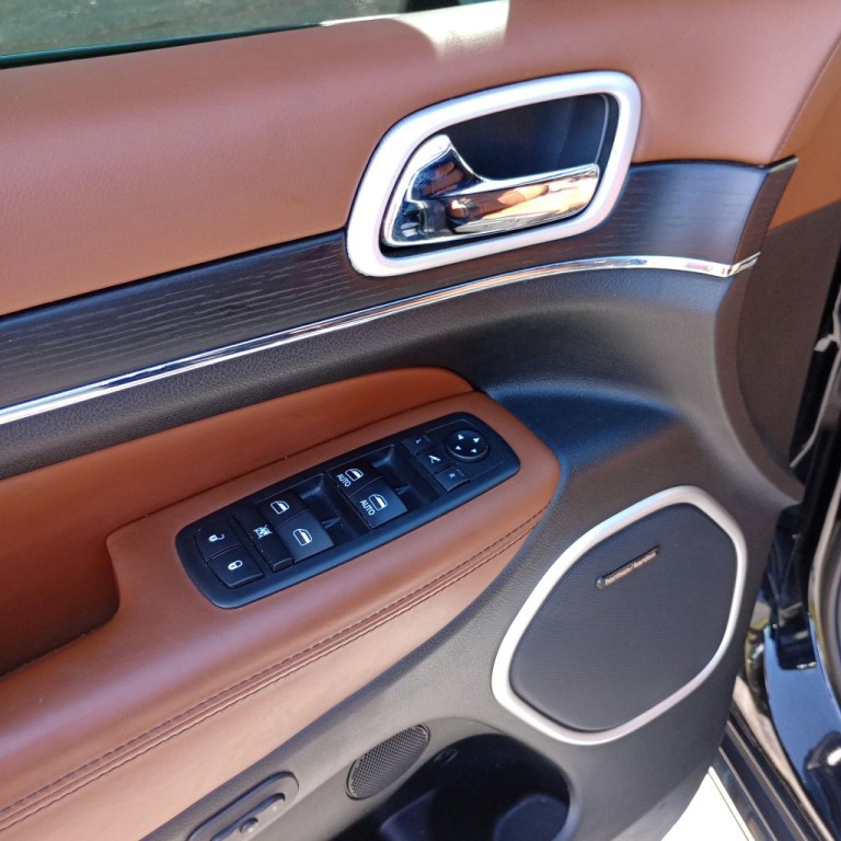 2018 Jeep Grand Cherokee Image 12