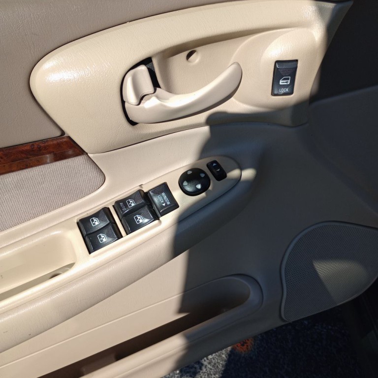 2004 Chevrolet Impala Image 12