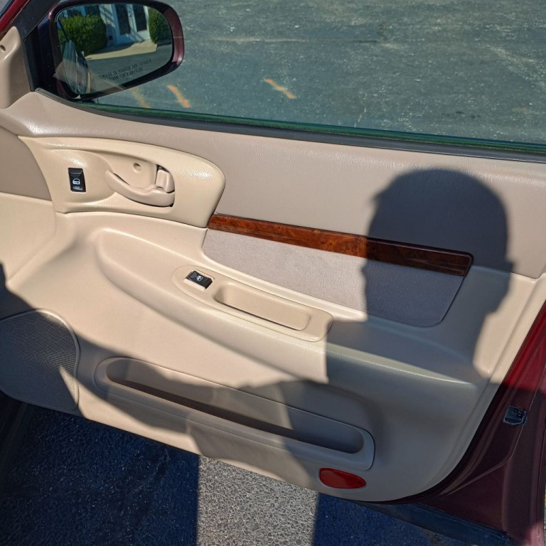 2004 Chevrolet Impala Image 21